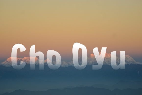 Cho Oyu: A Bold Display Font for Modern Web Headers